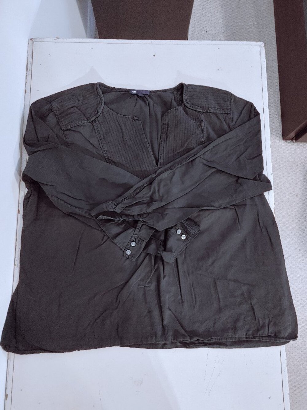 XL black Gap long sleeve V-neck blouse with button cuffs